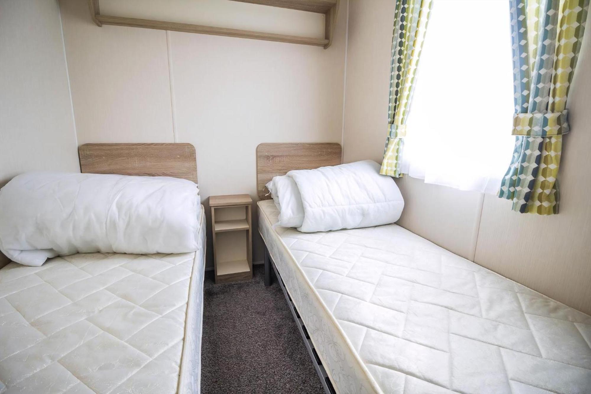 Lovely Caravan With Decking At Seawick Holiday Park In Essex Ref 27471Sw Clacton-on-Sea Luaran gambar