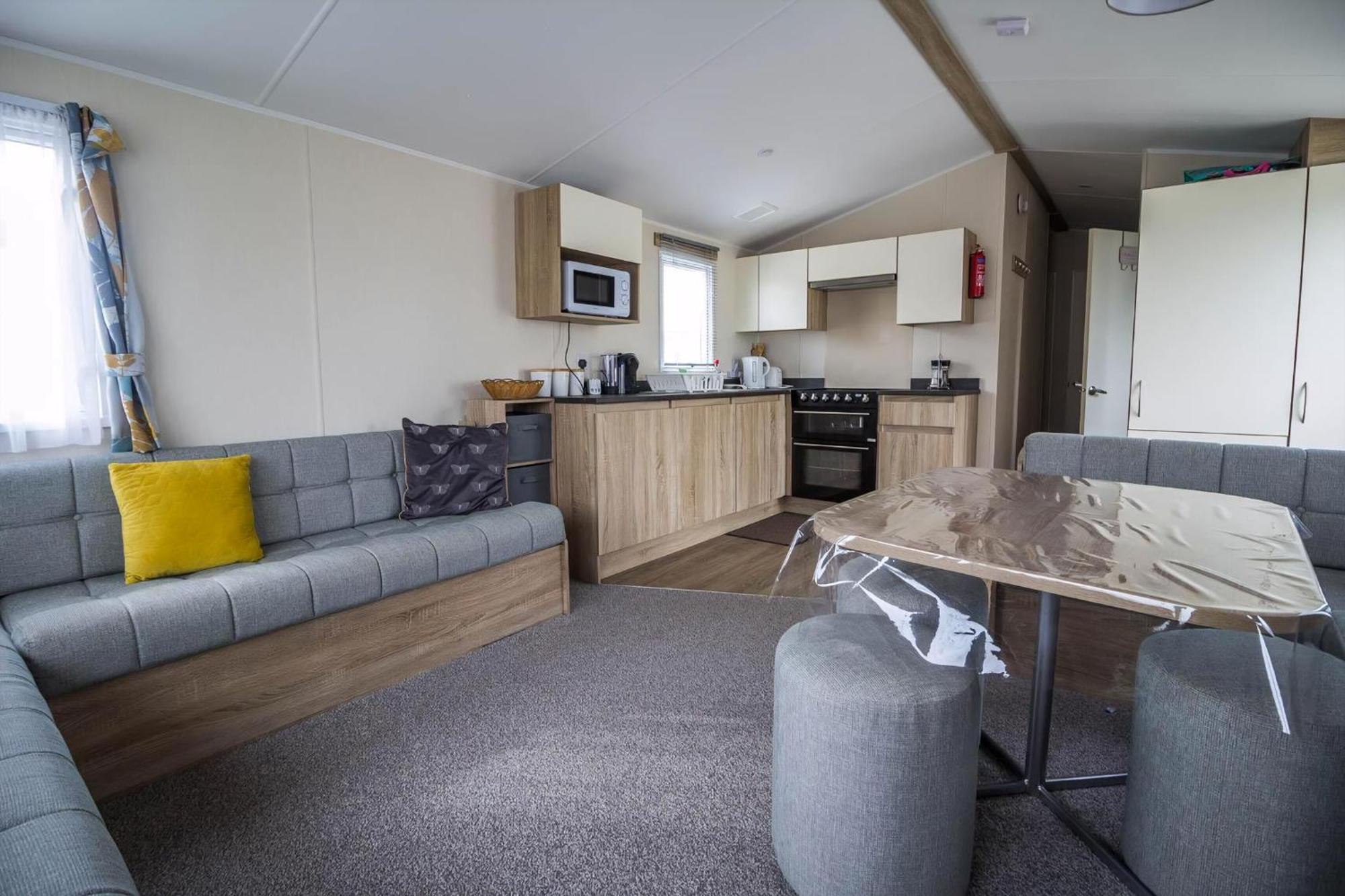 Lovely Caravan With Decking At Seawick Holiday Park In Essex Ref 27471Sw Clacton-on-Sea Luaran gambar