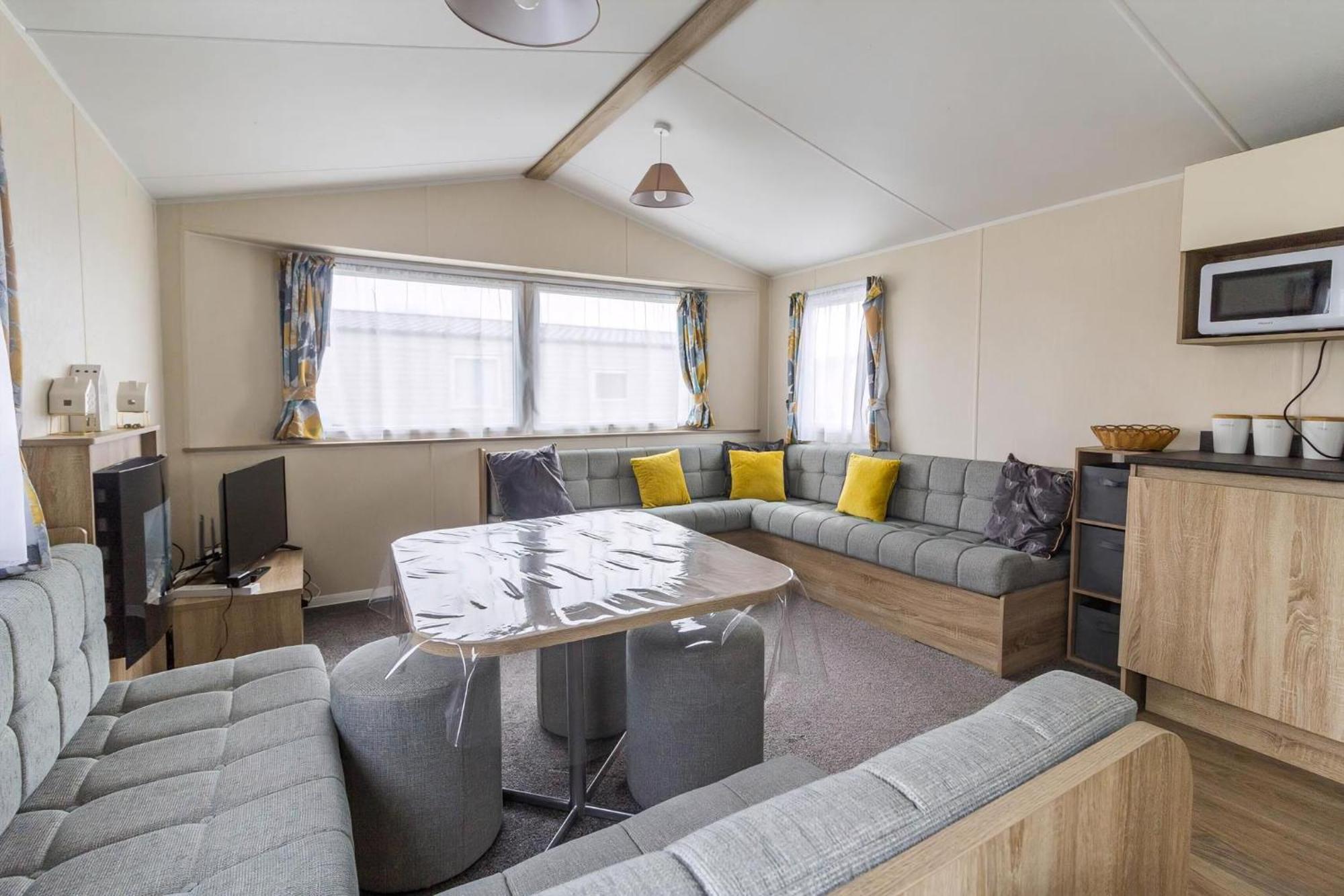 Lovely Caravan With Decking At Seawick Holiday Park In Essex Ref 27471Sw Clacton-on-Sea Luaran gambar